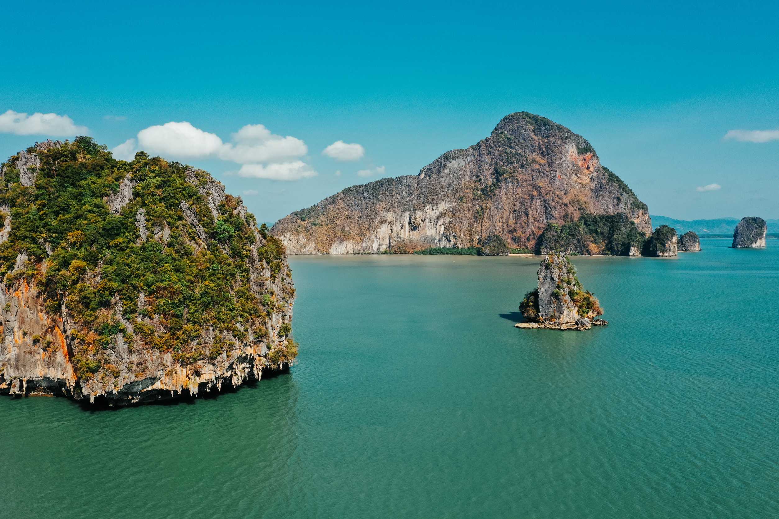 Beautiful View Of Nature With A Calm Blue Sea And Islands In Thailand Beautiful View Of Nature With A Calm Blue Sea And Islands In Thailand